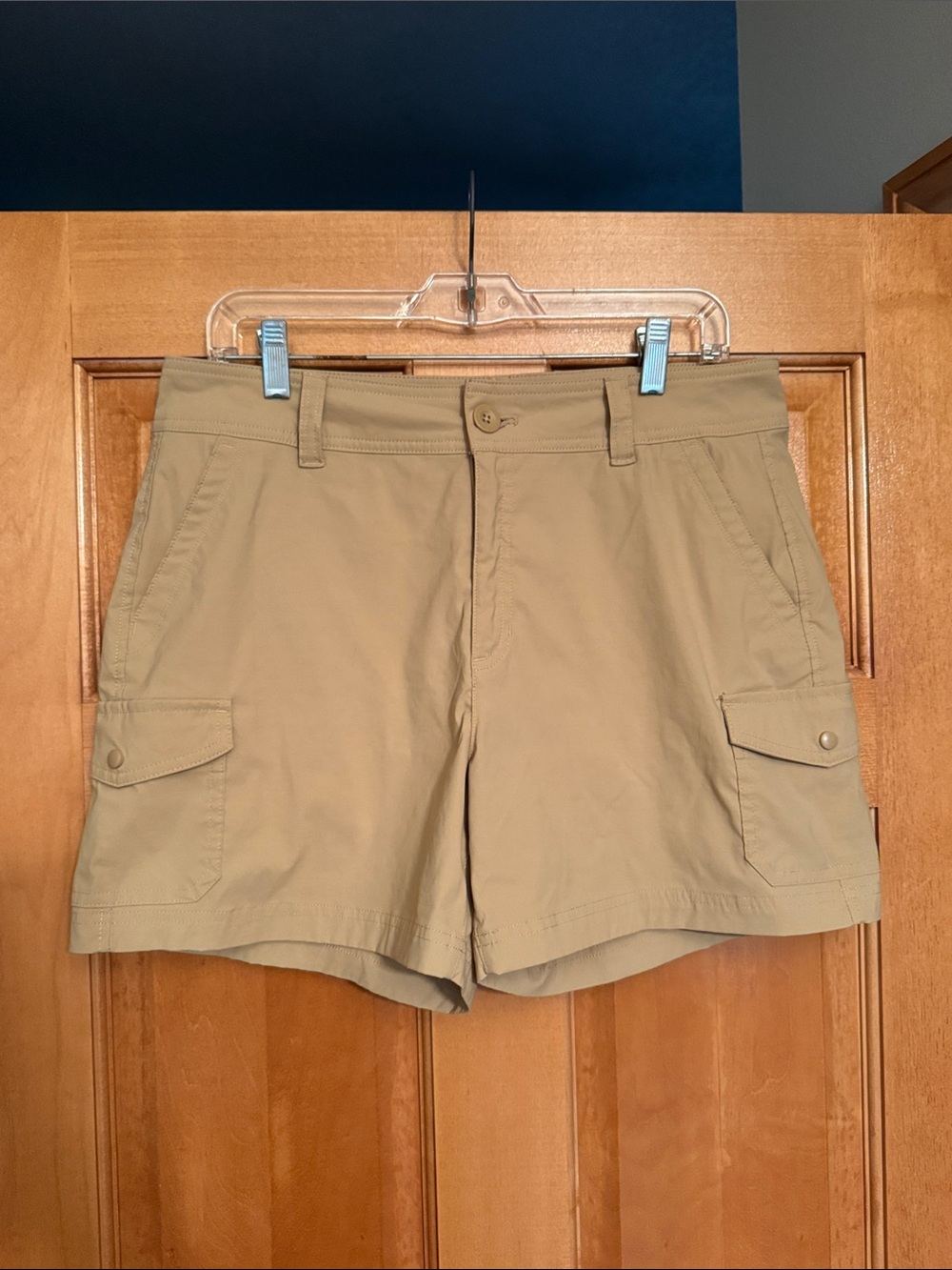Women’s Eddie Bauer Tan Cargo Shorts - Sz 14